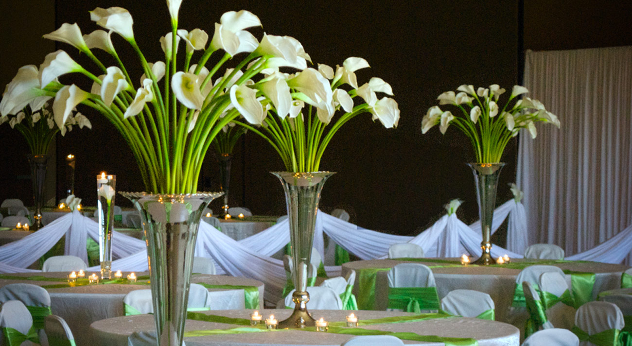 table at wedding or banquet with calla lily center pieces