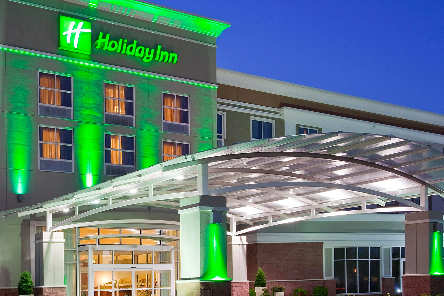 exterior photo of Holiday Inn in Santee SC